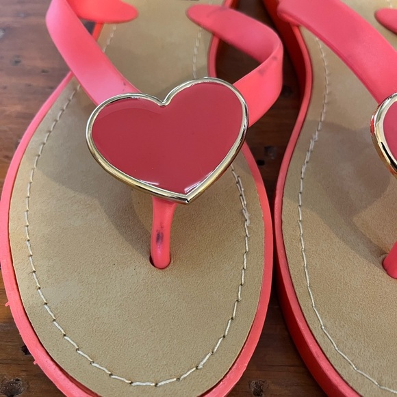 Playful Pink Heart Sandals for Summer - Picture 2 of 10